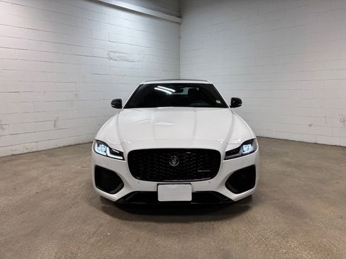 Used 2024 Jaguar XF R-Dynamic SE AWD/4WD image 3
