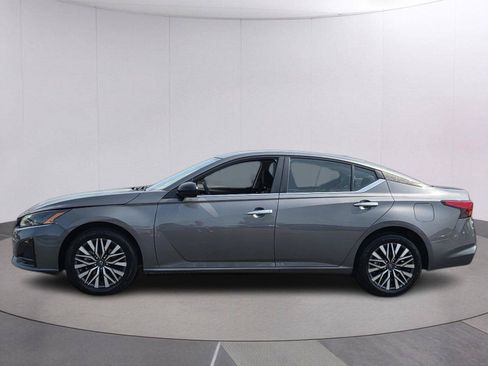 Used 2025 Nissan Altima 2.5 SV AWD/4WD image 8
