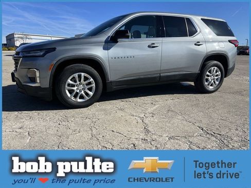 Used 2023 Chevrolet Traverse LS image 1