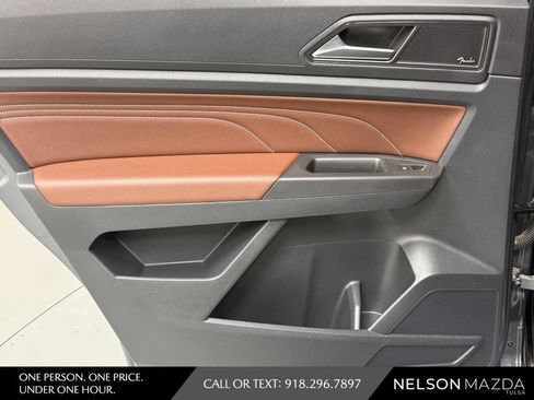 Used 2023 Volkswagen Atlas SEL Premium R-Line AWD/4WD image 34