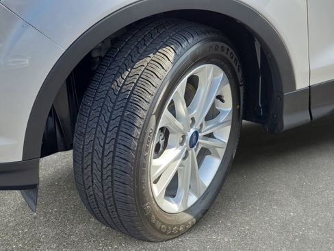 Used 2019 Ford Escape SEL image 31