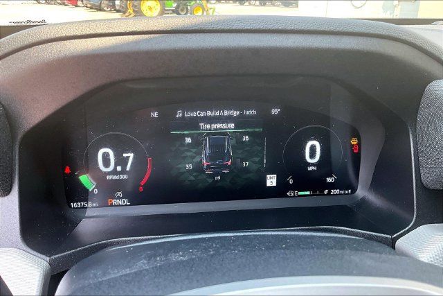 Used 2025 Ford Explorer Active AWD/4WD image 21