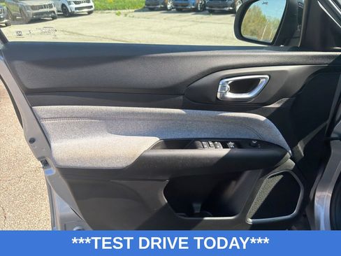 Used 2022 Jeep Compass Latitude image 10