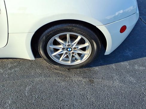 Used 2004 BMW Z4 2.5i RWD image 8
