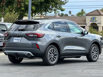 New 2025 Ford Escape SE w/ Class II Trailer Tow Package