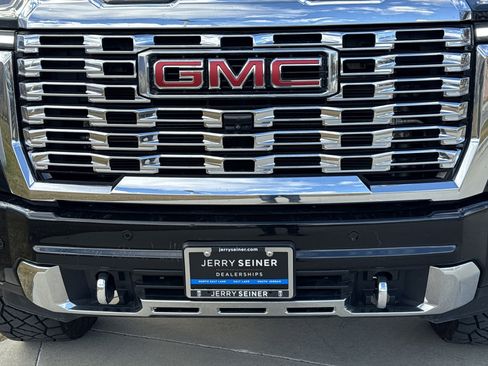 Used 2024 GMC Sierra 3500 Denali w/ Denali Reserve Package image 9