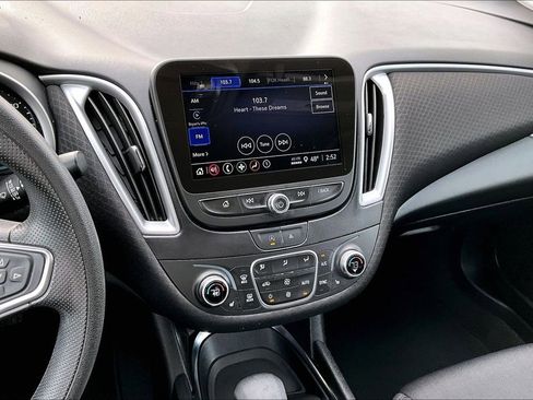 Used 2024 Chevrolet Malibu LT image 6