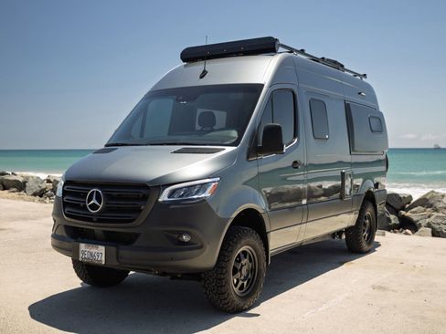 Used 2022 Mercedes-Benz Sprinter 2500 image 1