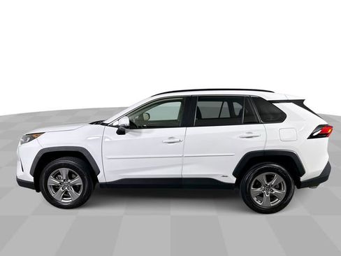 Used 2022 Toyota RAV4 LE AWD/4WD image 5