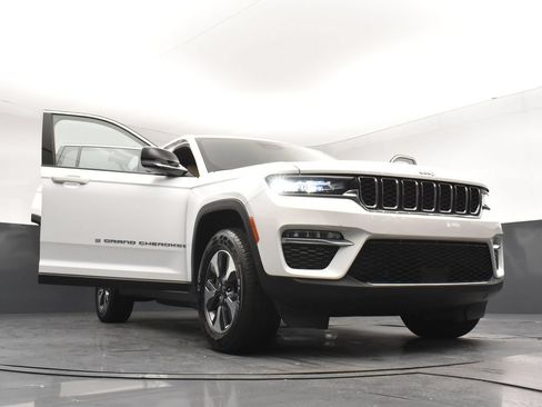 Used 2023 Jeep Grand Cherokee 4WD 4xe image 32