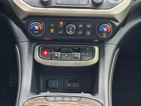 Used 2021 GMC Acadia Denali image 13