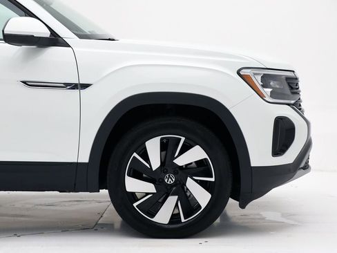 Used 2025 Volkswagen Atlas Cross Sport SE image 4