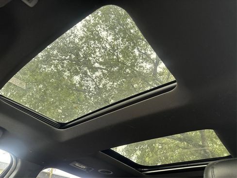 Used 2018 Ford Explorer XLT w/ Equipment Group 202A image 16