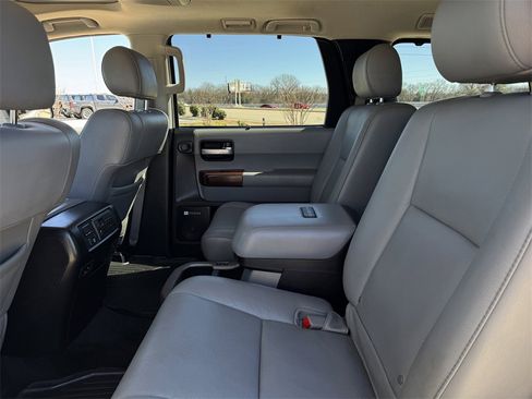 Used 2013 Toyota Sequoia Platinum image 30