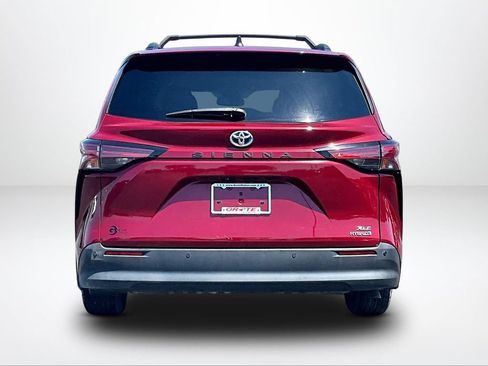 Used 2021 Toyota Sienna XLE w/ XLE Plus Package FWD image 4