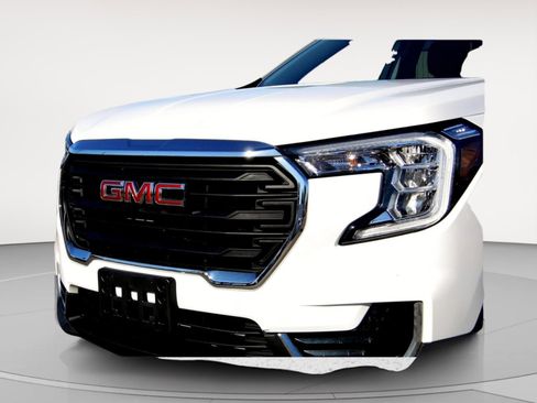 Used 2022 GMC Terrain SLE w/ Driver Convenience Package image 8