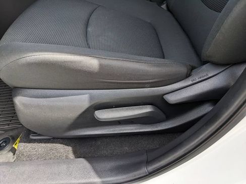 Used 2021 Toyota RAV4 LE AWD/4WD image 22