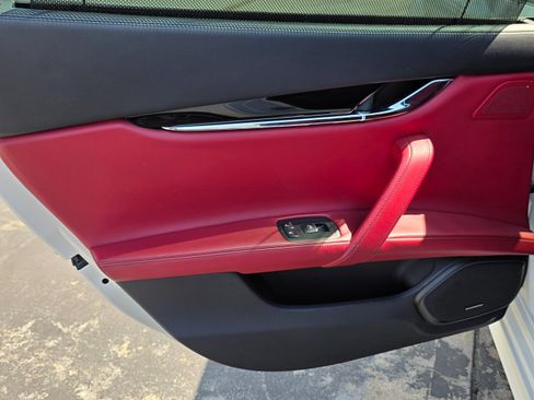 Used 2017 Maserati Quattroporte S GranSport image 27