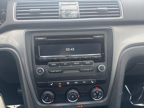 Used 2015 Volkswagen Passat 1.8T Wolfsburg Edition image 15