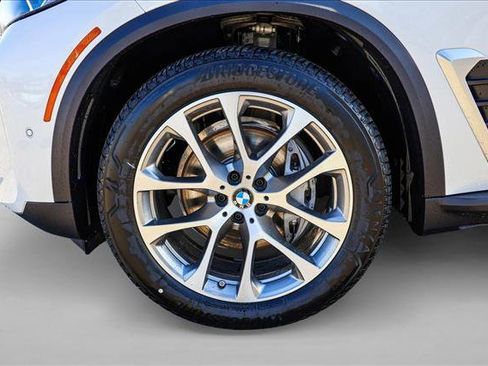 New 2026 BMW X5 xDrive40i w/ Climate Comfort Package image 9