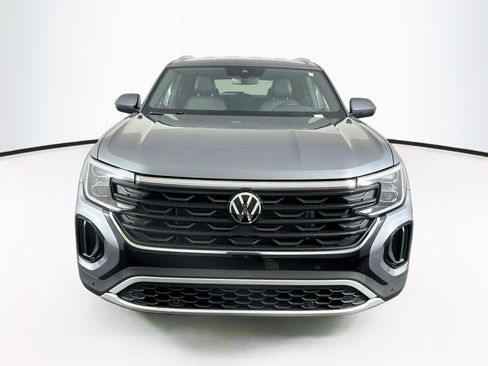 Used 2025 Volkswagen Atlas Cross Sport SE FWD image 2