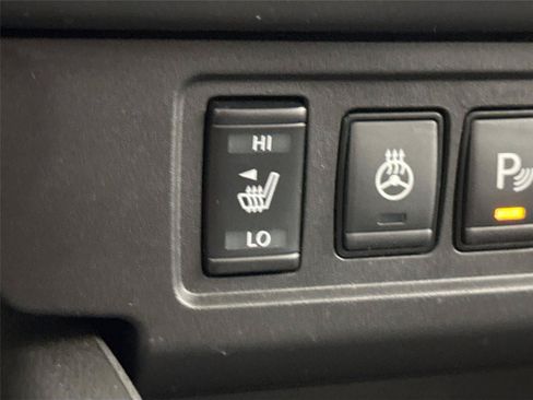 Used 2024 Nissan Frontier SL w/ Technology Package RWD image 7