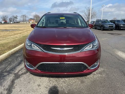 Used 2018 Chrysler Pacifica Touring-L image 2