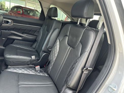 Used 2023 Kia Sorento SX Prestige image 36