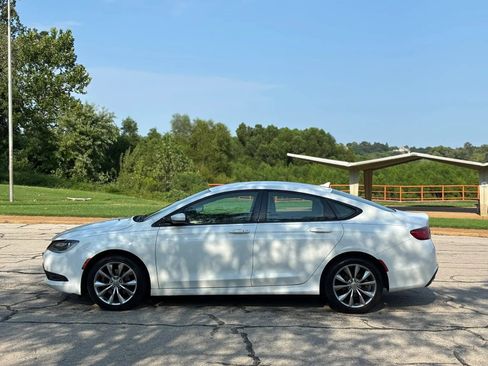 Used 2016 Chrysler 200 S w/ Comfort Group FWD image 2