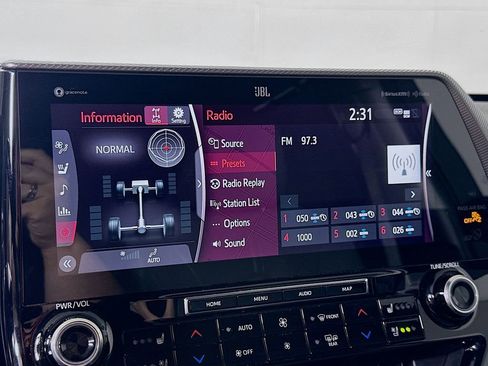 Used 2022 Toyota Highlander Platinum AWD/4WD image 28