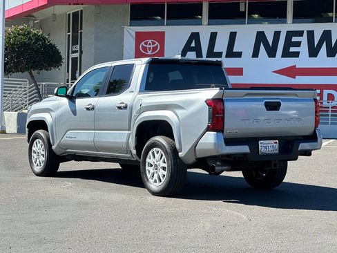 Used 2025 Toyota Tacoma SR5 image 3