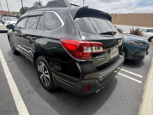 Used 2018 Subaru Outback 3.6R Limited AWD/4WD image 11