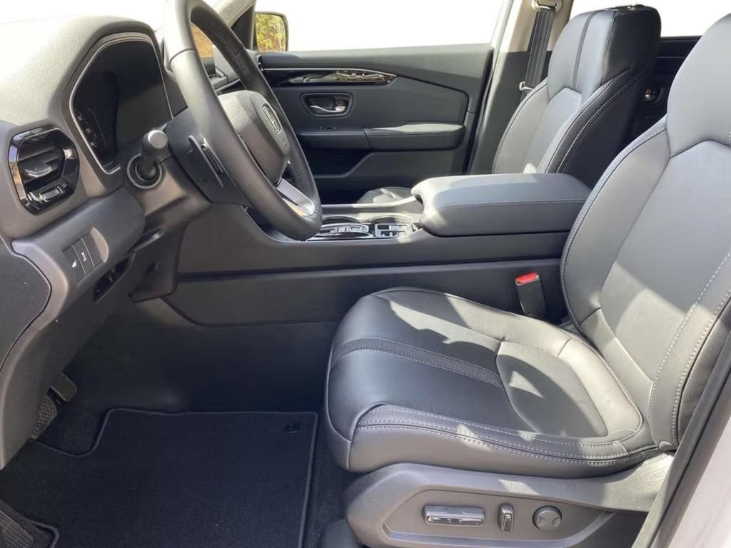 New 2025 Honda Pilot EX-L image 13
