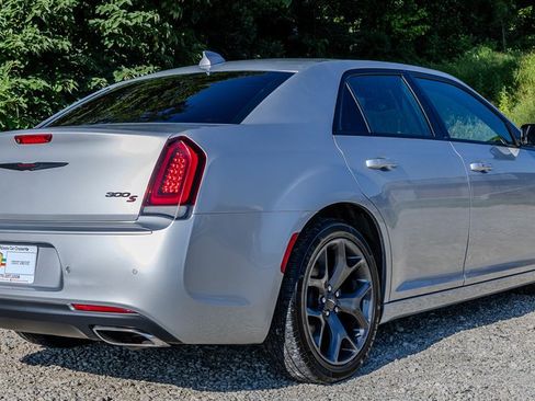 Used 2022 Chrysler 300 S RWD image 5