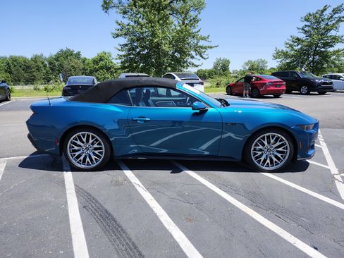 Used 2026 Ford Mustang Premium RWD image 21