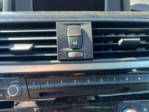 Used 2016 BMW 320i xDrive Sedan AWD/4WD image 10