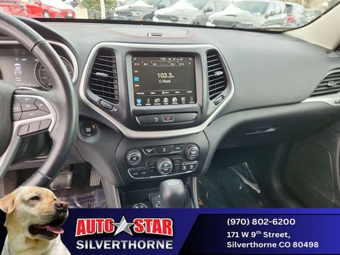 Used 2018 Jeep Cherokee Trailhawk w/ Cold Weather Group image 17