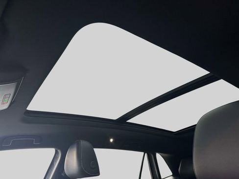 Used 2020 Volkswagen Atlas Cross Sport SE w/ Panoramic Sunroof Package image 25