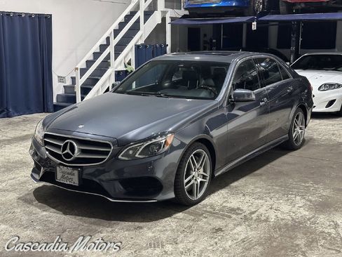 Used 2014 Mercedes-Benz E 550 4MATIC Sedan image 4