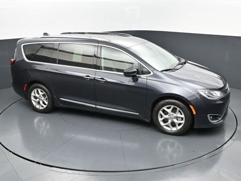 Used 2019 Chrysler Pacifica Touring-L Plus w/ Advanced Safetytec Group FWD image 33