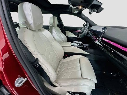 Used 2025 BMW i5 eDrive40i w/ M Sport Package RWD image 30
