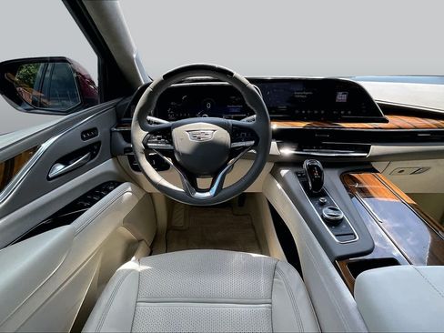Used 2024 Cadillac Escalade ESV Sport Platinum AWD/4WD image 6