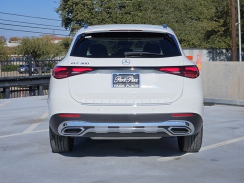 Certified 2025 Mercedes-Benz GLC 300 image 7