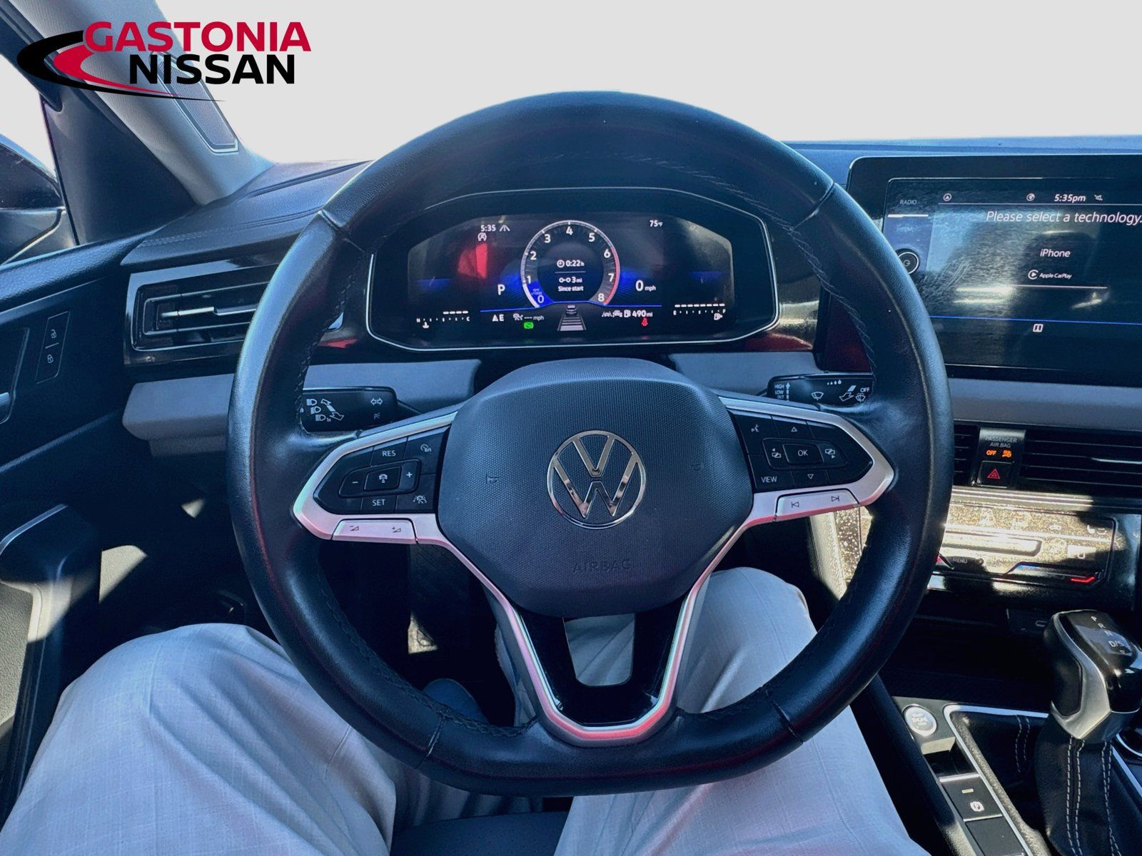 Used 2025 Volkswagen Jetta SE FWD image 14