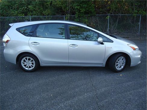 Used 2012 Toyota Prius V Two image 5