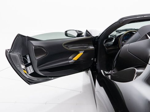 Used 2022 Ferrari SF90 Spider AWD/4WD image 18