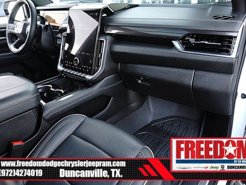 Used 2026 GMC Yukon XL Elevation w/ Elevation Premium Package AWD/4WD image 12