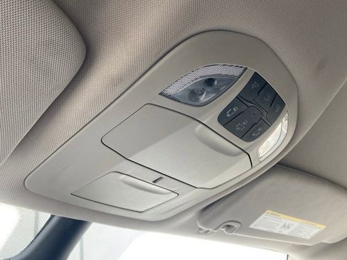 Used 2023 Chrysler Pacifica Touring-L image 28