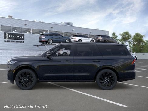 New 2026 Lincoln Navigator Reserve w/ Jet Appearance Package image 3