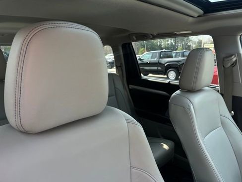 Used 2018 Toyota Highlander XLE image 22